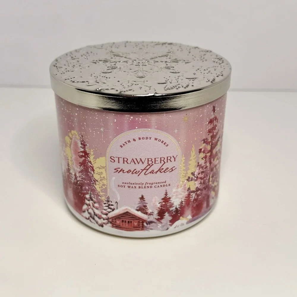 Bath & Body Works 3-wick Scented Candle STRAWBERRY SNOWFLAKES